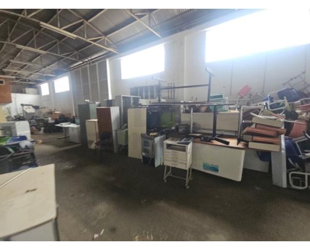 Foto de CASTRO/PR - Itens diversos (CPUs, impressoras, estabilizadores, monitores, cabos, periféricos e equipamentos de controle de ponto, cadeiras, carteiras, mesas, armários)