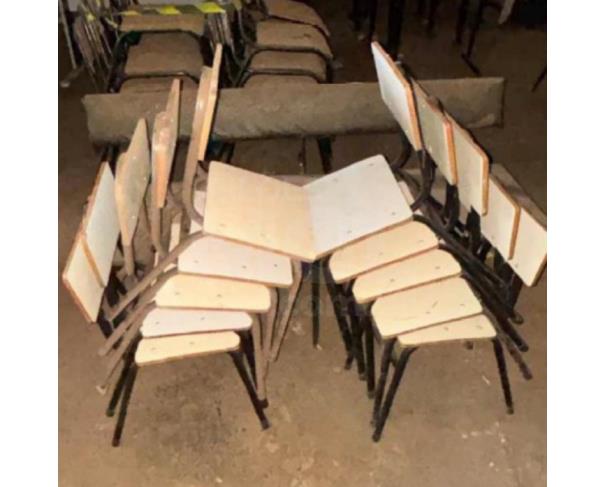 Foto de PONTES GESTAL/SP - Mesa, Armário de cozinha, Cadeiras escolares