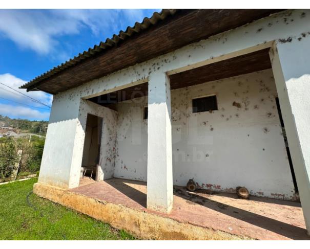 Foto de NOVA BRÉSCIA/RS - Material proveniente da demolição de edificação em alvenaria (antiga Escola Municipal de 1.º Grau Incompleto Dom João Becker), com área construída de 141,51 m². 