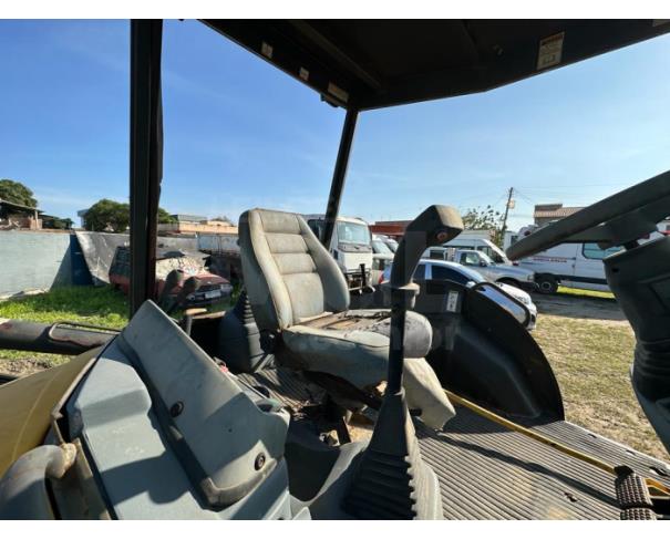 Foto de Marataízes/ES- Retroescavadeira New Holland, modelo B95B