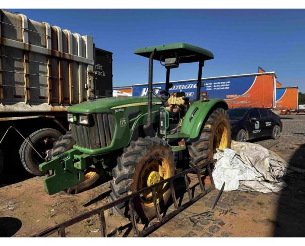 Foto de PIRAPETINGA/MG - Trator John Deere