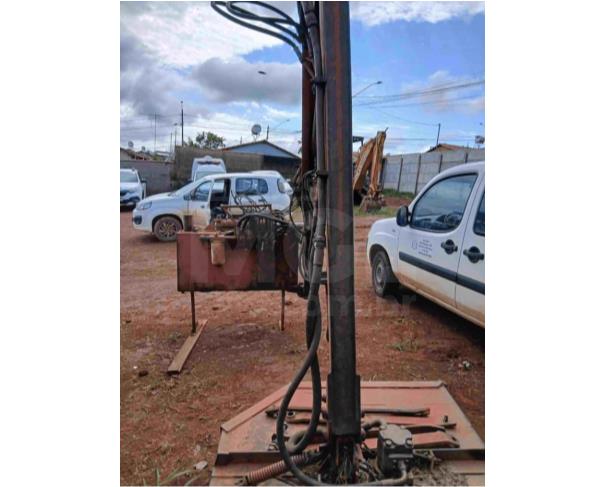 Foto de PARAGUAÇU/MG - Roçadeira Agrícola Hidráulica Articulada, tipo lateral, para acoplamento em trator agrícola, equipada com braço hidráulico articulado, cilindros, mangueiras, comando hidráulico e reservatório de óleo