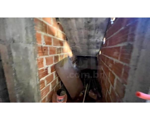 Foto de IGUATAMA/MG – Lote com a área de 200,00m², com uma construção inacabada, situado no Centro