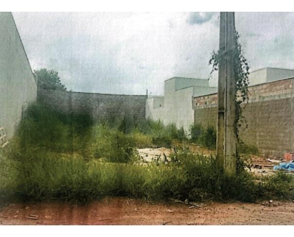 Foto de VAZANTE/MG — Lote com 300m² no Bairro Vitória