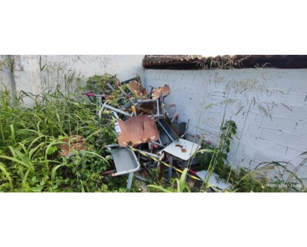 Foto de SENADOR POMPEU/CE - Lote de Mesas, Cadeiras, Carteiras Escolares entre outros