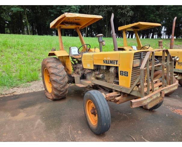 Foto de LONDRINA/PR - TRATOR AGRÍCOLA 4X2 MARCA VALMET MODELO 88ID