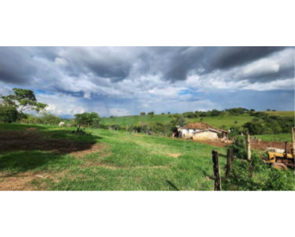 Foto de LUZ/MG – Terreno rural com a área de 16,41,94ha, denominado Fazenda Águas Claras 