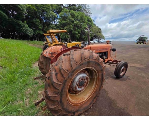Foto de LONDRINA/PR -  TRATOR AGRÍCOLA 4X2 MARCA MASSEY FERGUSSON MODELO MF 65X