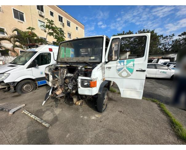 Foto de RIO DAS OSTRAS/RJ - CAMINHÃO MERCEDES MB 710(CARGA