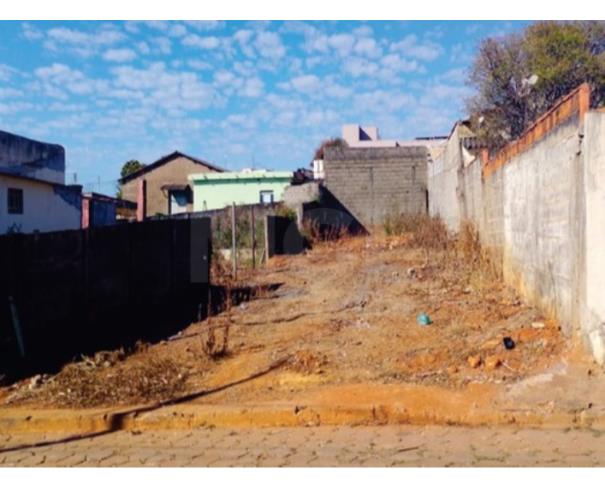 Foto de IGUATAMA/MG – Lote com a área de 336,36m², situado no Centro