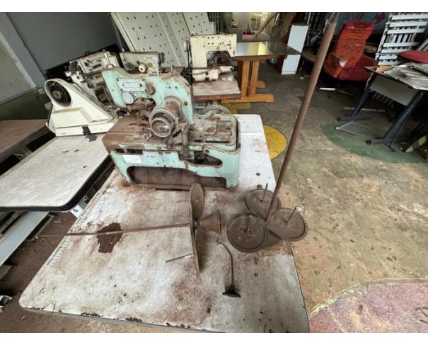 Foto de  SALES/SP - MÁQUINA DE COSTURA