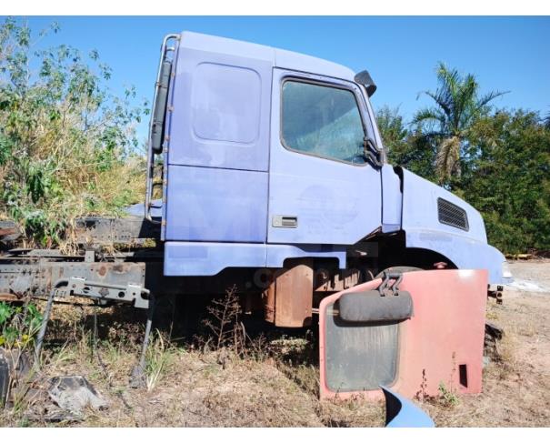 Foto de ITAÚNA MG - BAIXADO - VOLVO NH12380 4X2 T 2004/2005 (ENCONTRA-SE NO PÁTIO DO COMITENTE)