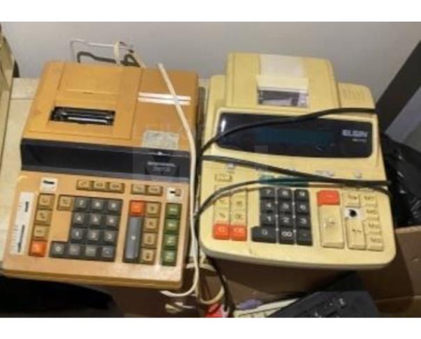 Foto de PORCIÚNCULA/RJ - Material de informática (monitores, DVD, mini system, notebook, som, cabos, câmeras de vigilância, retroprojetor, calculadora, impressora, CPUs). 