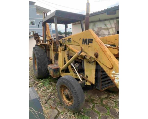 Foto de CARMO/RJ - Retroescavadeira Massey Ferguson, modelo 86HS - 75CV