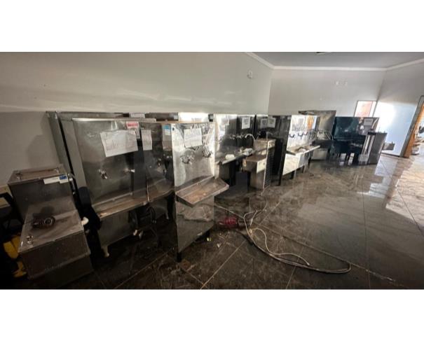 Foto de ITATIAIUÇU/MG-Bebedouro de água industrial, forno, liquidificador.