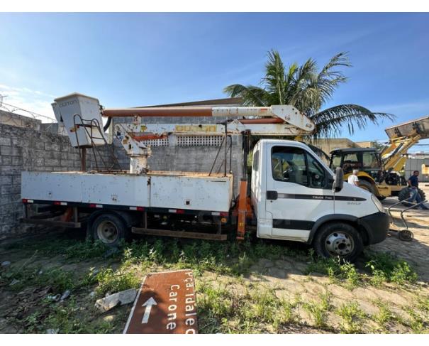 Foto de Marataízes/ES- Caminhão- Iveco Daily 70C17HDCS, com cesto aéreo e carroceira operacional marca GUITON- 2015/2015