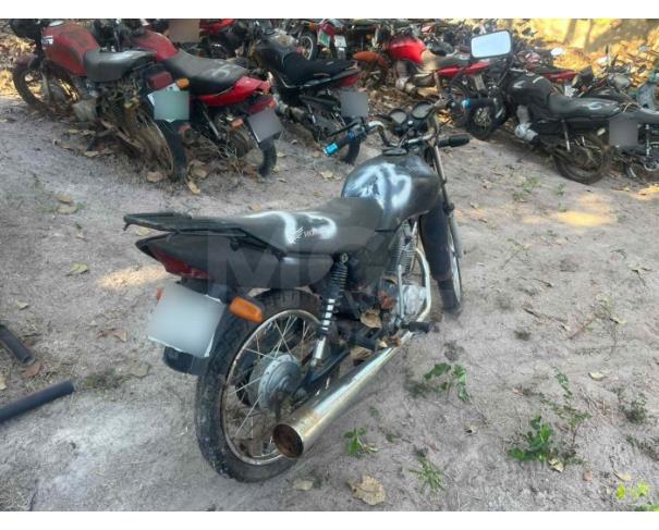 Foto de ARAGUAPAZ/GO - Motocicleta HONDA CG 125 Titan - PARA RETIRADA DE PEÇAS - MOTOR INSERVÍVEL