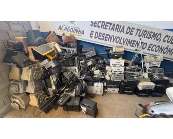 Foto de ALAGOINHA/PE - SUCATA DE INFORMÁTICA INSERVÍVEIS