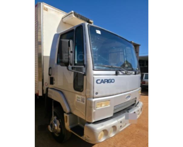 Foto de ABAETÉ/MG - CAMINHÃO - FORD/CARGO 815 N COM BAÚ CÂMERA FRIA - ANO: 2011/012 - SC1171