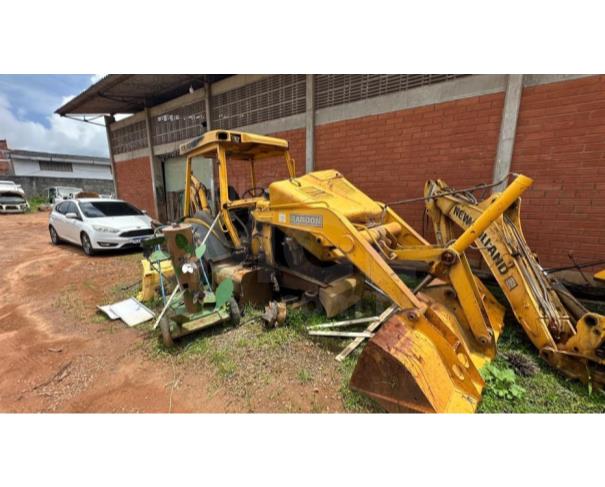Foto de VALENÇA/BA – Retroescavadeira Randon RK406B