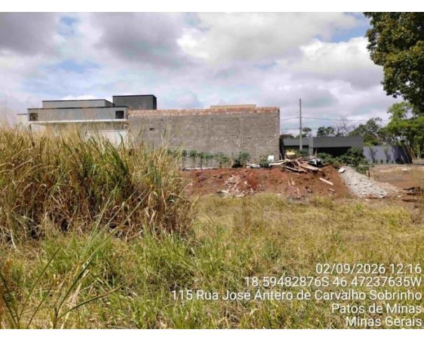 Foto de PATOS DE MINAS/MG - Lote urbano com área de 1.186,02 m², localizado na Rua Agostinho Rodrigues Galvão, bairro Afonso Queiroz