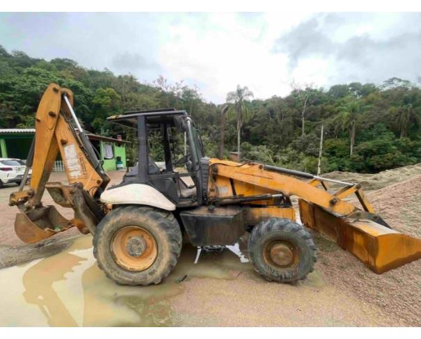 Foto de ADRIANÓPOLIS/PR - Retroescavadeira JCB