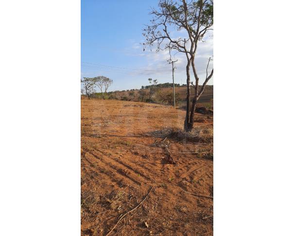 Foto de JUATUBA/MG — Terreno com 2.49.60 hectares (24.900m²), às margens da MG-050