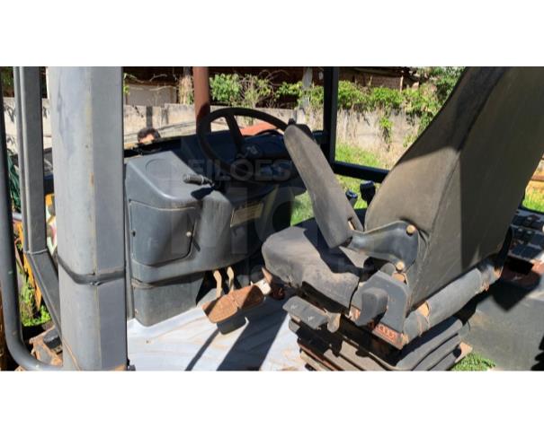 Foto de LAGOA DOURADA/MG - Retroescavadeira JCB, modelo 3C.