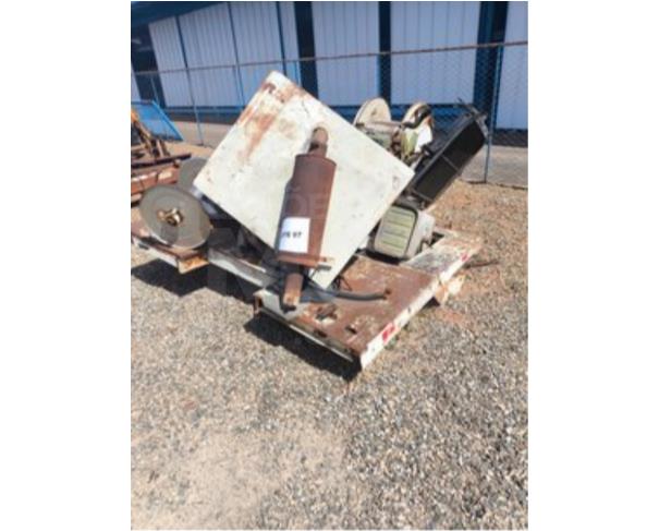Foto de Brasília/DF - SUCATA DE EQUIPAMENTO DE JATO D'ÁGUA, TOMBAMENTO N° 10002, P/DESOBSTRUÇÃO E LIMPEZA DE REDES DE SANEAMENTO, MARCA: CONSMAQ, SÉRIE: 60