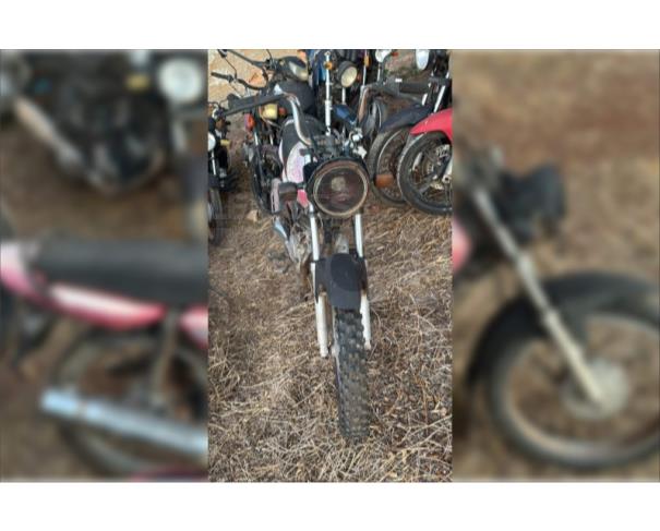 Foto de ARAGUAPAZ/GO - Motocicleta YAMAHA YBR 125E - PARA RETIRADA DE PEÇAS - MOTOR INSERVÍVEL