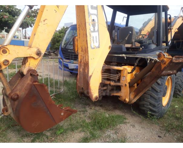 Foto de Marataízes/ES- Retroescavadeira JCB