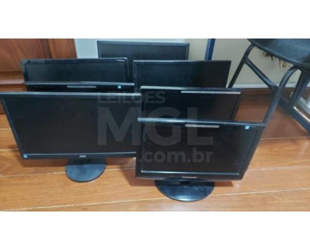 Foto de PORCIÚNCULA/RJ - Material de informática (monitores, DVD, mini system, notebook, som, cabos, câmeras de vigilância, retroprojetor, calculadora, impressora, CPUs). 
