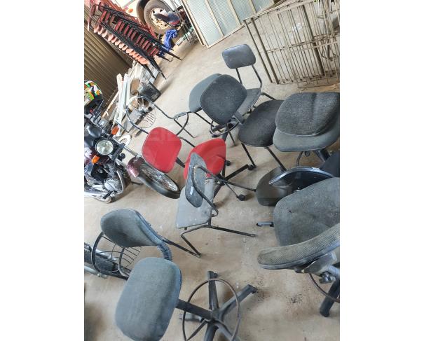 Foto de CISLESTE-MURIAÉ-MG- Armário para escritório, mesa para escritório, cadeiras para balcão, cadeiras para escritório, carcaças de cadeiras-P74022