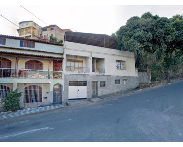 Foto de CARATINGA/MG — Casa com 2 Pavimentos no Centro