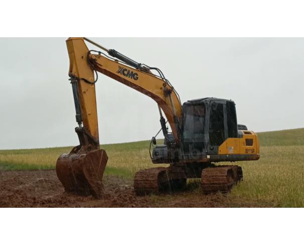 Foto de ENGENHO VELHO/RS - Escavadeira Hidráulica sobre Esteiras XCMG, modelo XE150BR, ano 2021, cabine fechada, motor diesel, equipada com lança hidráulica e caçamba de escavação