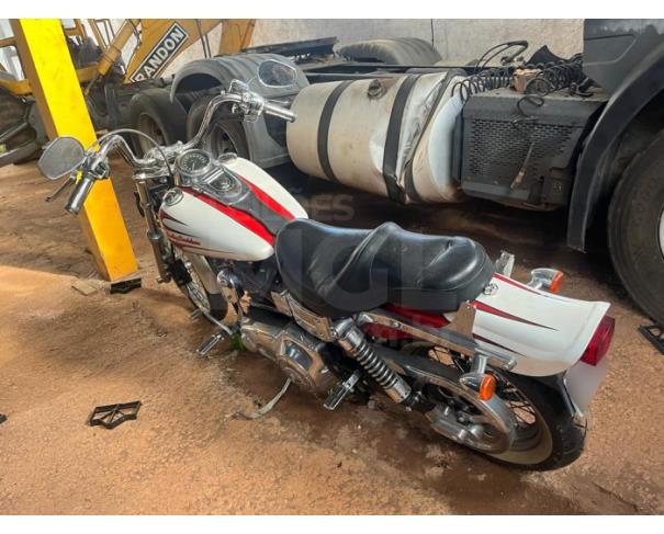 Foto de LAVRAS/MG - MOTOCICLETA HARLEY DAVIDSON -1979/1979 - COR BRANCA(PROVENIENTE DE DOAÇÃO). 