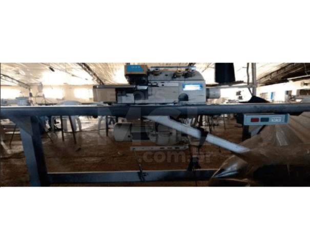 Foto de ITAÚNA/MG - Máquina de costura tipo interlock Kingtex