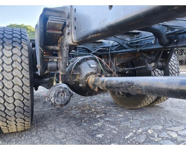 Foto de ITAÚNA MG - CAMINHÃO NO CHASSI TRUCADO  - VW 24.250 CLC 6X2 - NO DOCUMENTO ESTÁ COMO CARROCERIA FECHADA