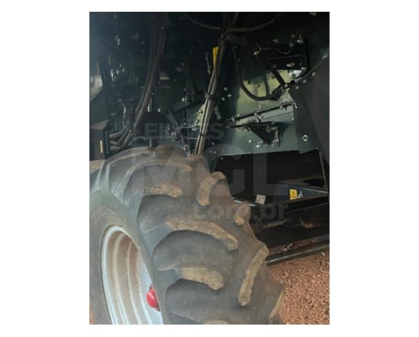 Foto de GOIATUBA/GO - Colheitadeira de grãos marca CASE 