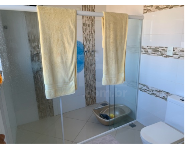 Foto de JUIZ DE FORA/MG — Casa com 5 quartos (duas suítes com closet) no bairro Estrela Sul 