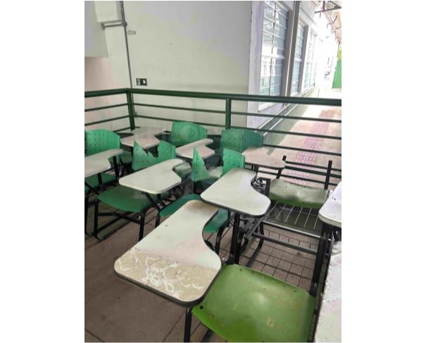 Foto de CARMO DE MINAS/MG - Carteiras escolares e fogão a gás e etc