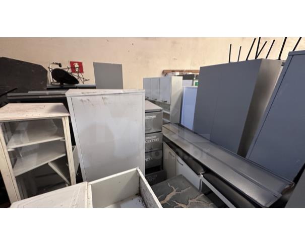 Foto de ITATIAIUÇU/MG - Lote de Armários de ferro, prateleiras de ferro, cadeiras de escritório, geladeira para vacinas, cadeiras de madeira, balança antropométrica, escadinha clínica e etc
