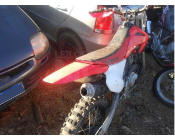 Foto de GUAXUPÉ/MG - Sucata inservível de motocicleta HONDA CRF 250