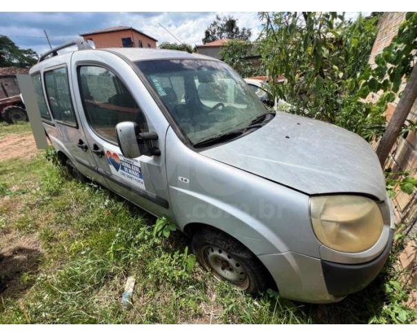 Foto de SERRA AZUL DE MINAS/MG- (CARRO) Fiat / Doblo ELX 1.4- 2010/2011