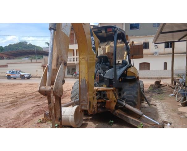 Foto de CHALÉ/MG - Retroescavadeira Cartepillar, modelo 416E