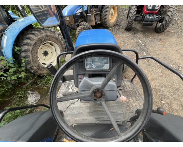 Foto de CLÁUDIO/MG- Trator Agrícola New Holland, modelo TL75E.