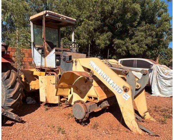 Foto de VALE DE SÃO DOMINGOS/MT - Pá Carregadeira New Holland, modelo 12B