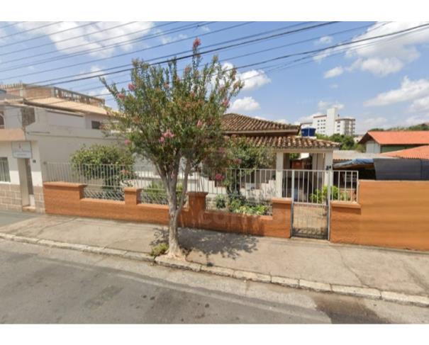Foto de ITAGUARA/MG — [Fração ideal de 7,14% sobre] uma casa e seu lote no Centro 