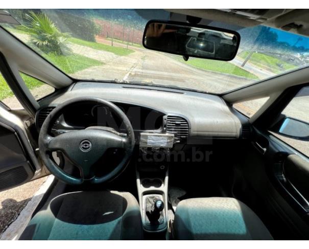 Foto de LAVRAS/MG - CHEVROLET ZAFIRA CONFORT - 2010/2010 - COR : BRANCO 