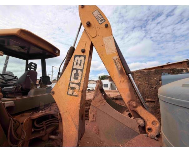 Foto de TIROS/MG - Retroescavadeira JCB, modelo 3C